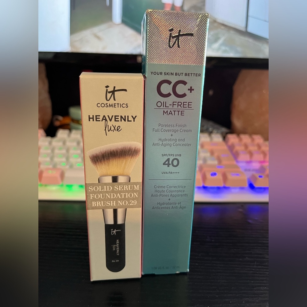 IT Cosmetics Foundation Brush No. 29 and CC+ Cream Rich foundation